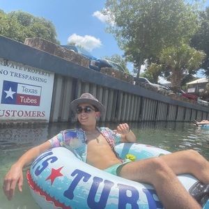 Meet your Posher, Benicio